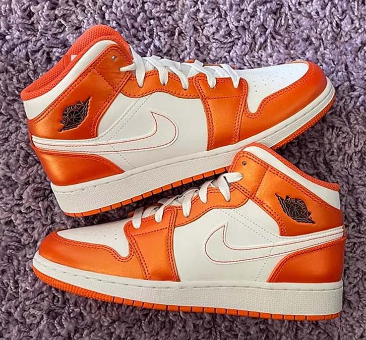 Giày Air Jordan cam